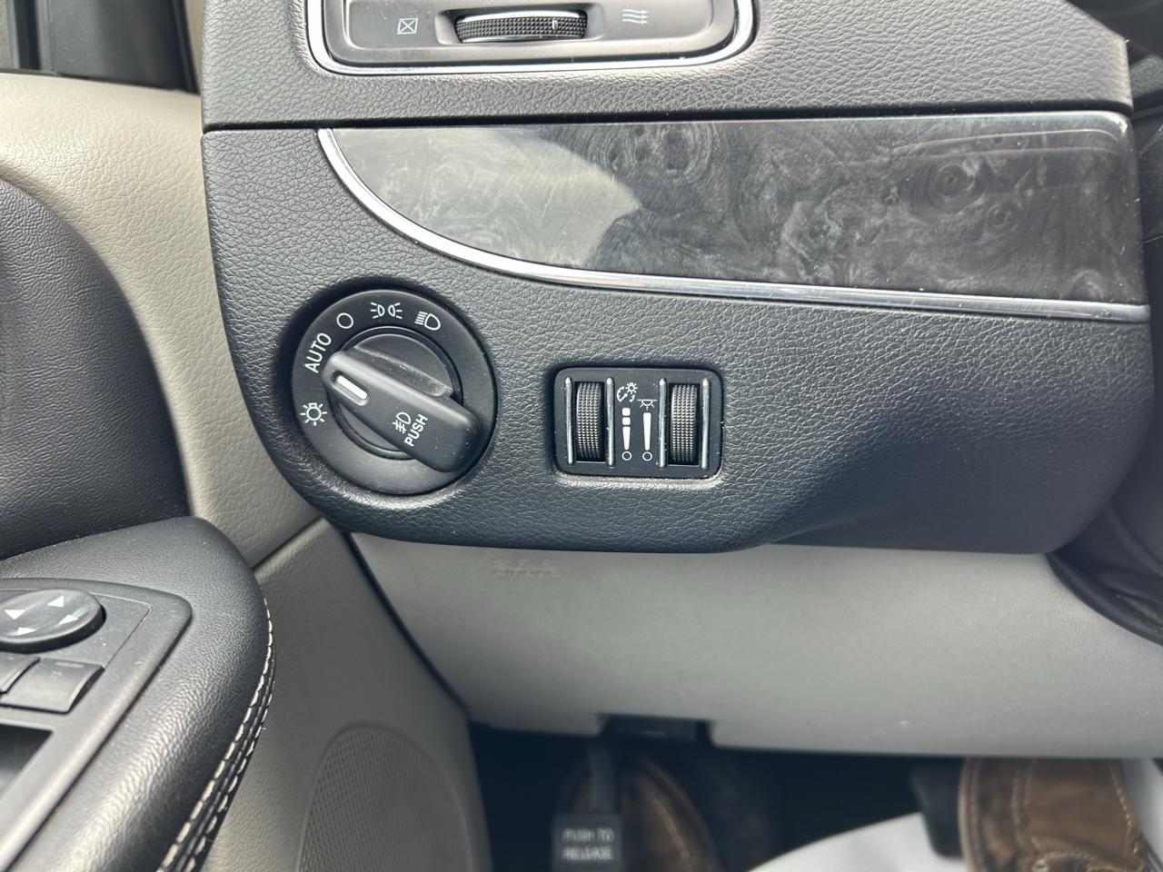 Chrysler Town & Country 4dr Wgn Touring-L 2013