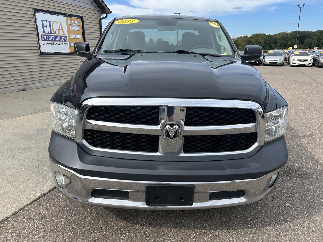 RAM 1500 4WD Quad Cab 140.5" ST 2017