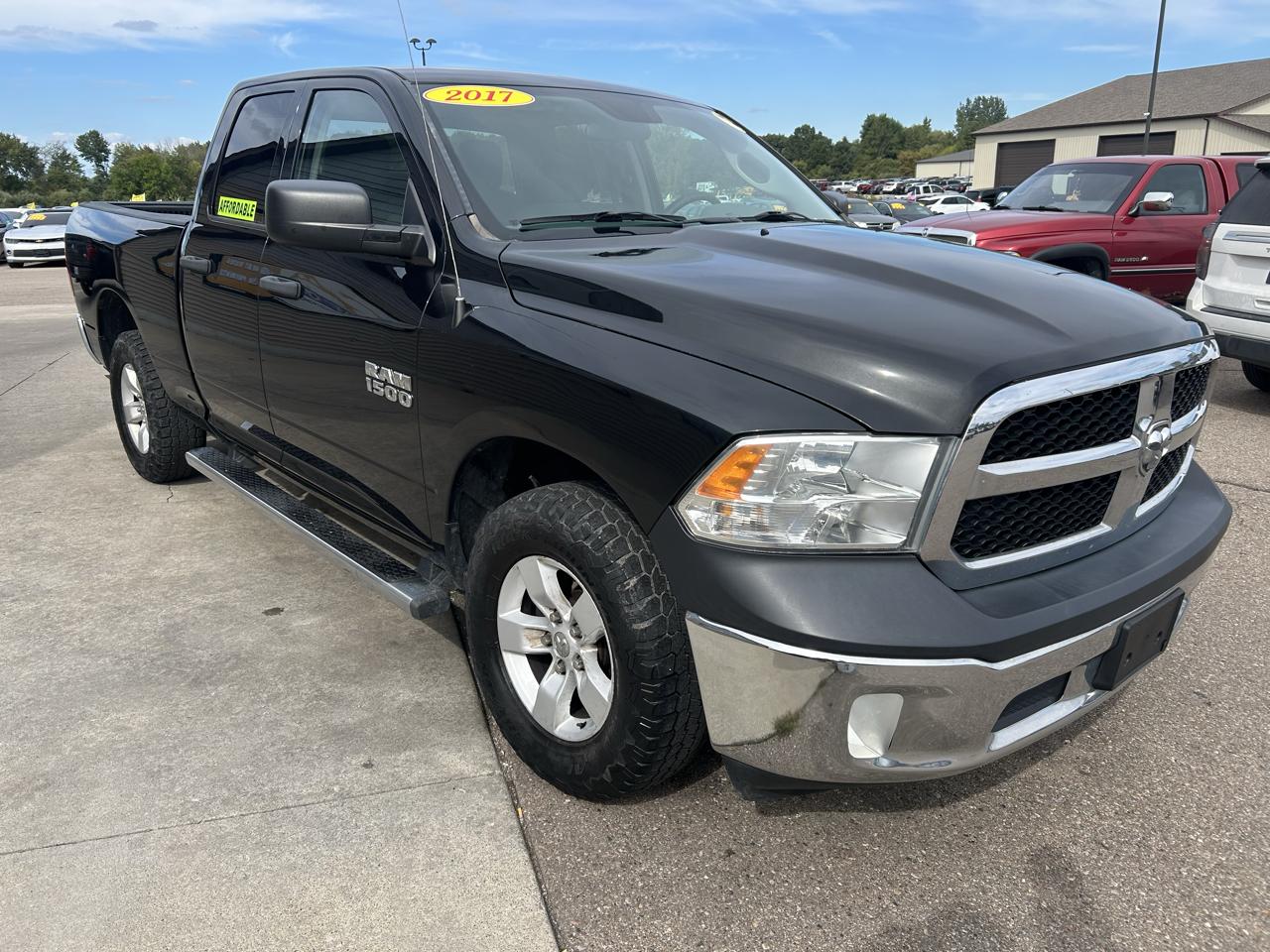 RAM 1500 4WD Quad Cab 140.5" ST 2017