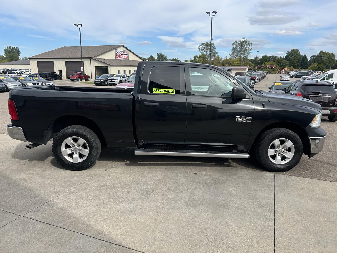 RAM 1500 4WD Quad Cab 140.5" ST 2017