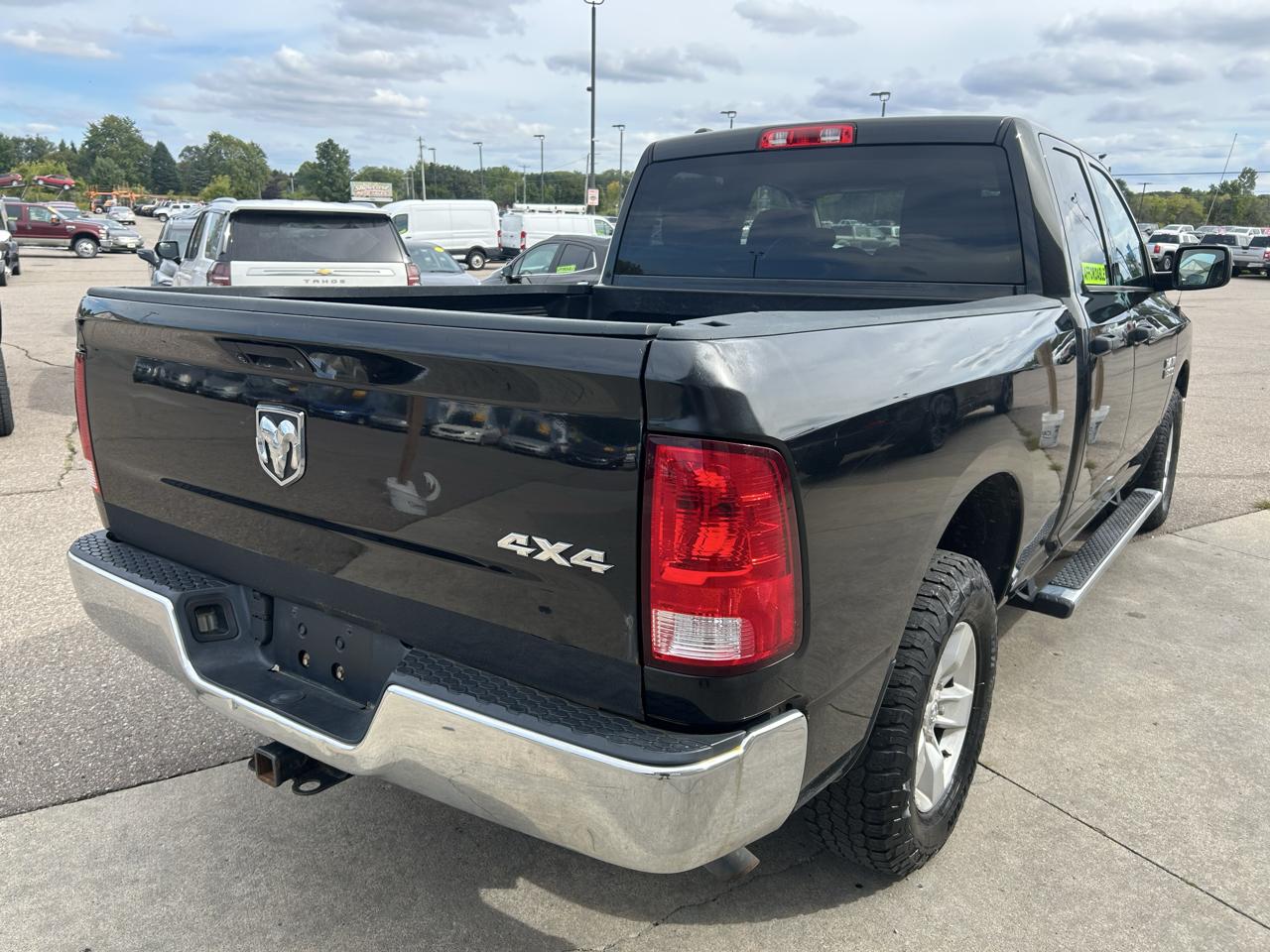 RAM 1500 4WD Quad Cab 140.5" ST 2017