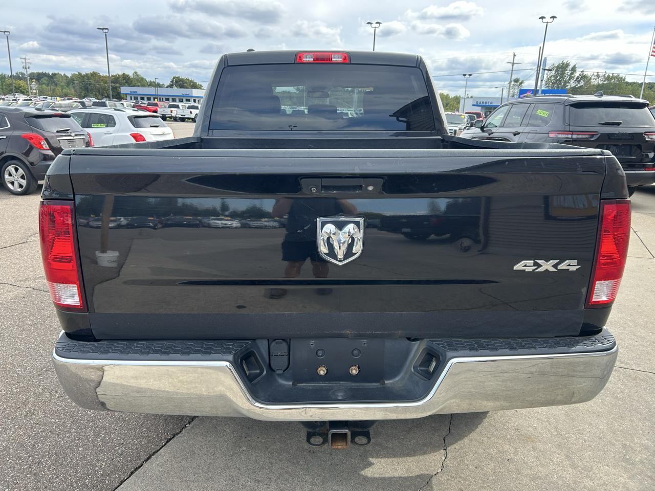 RAM 1500 4WD Quad Cab 140.5" ST 2017