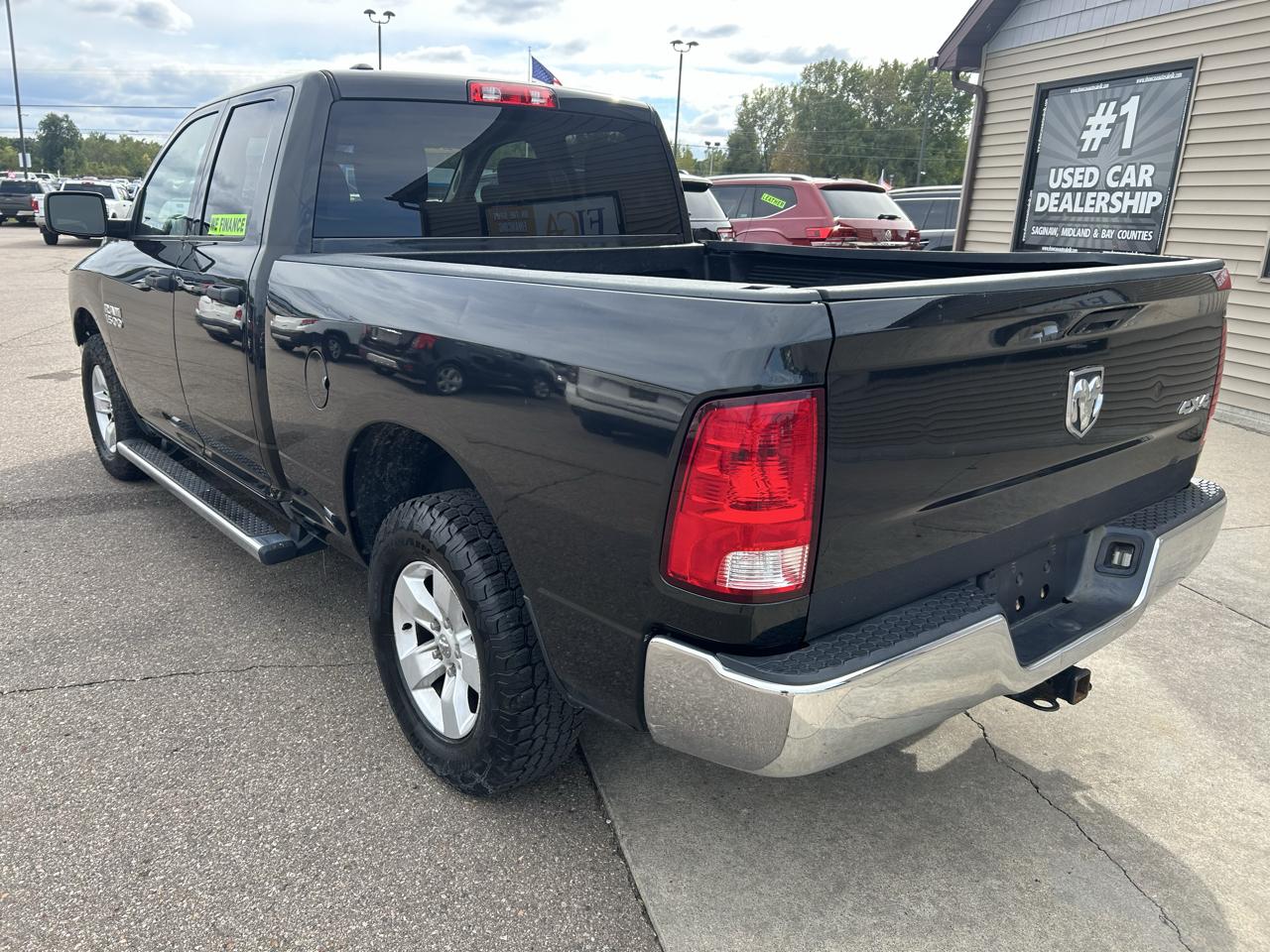 RAM 1500 4WD Quad Cab 140.5" ST 2017