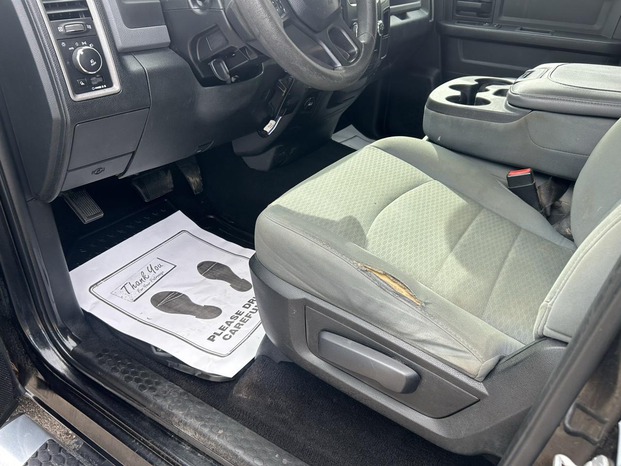 RAM 1500 4WD Quad Cab 140.5" ST 2017