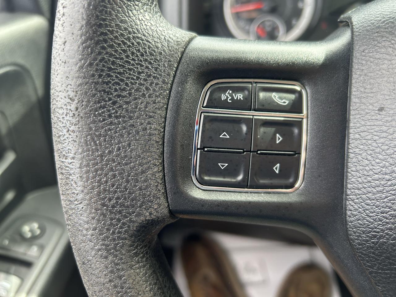 RAM 1500 4WD Quad Cab 140.5" ST 2017