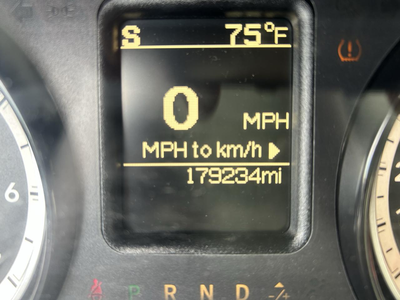 RAM 1500 4WD Quad Cab 140.5" ST 2017