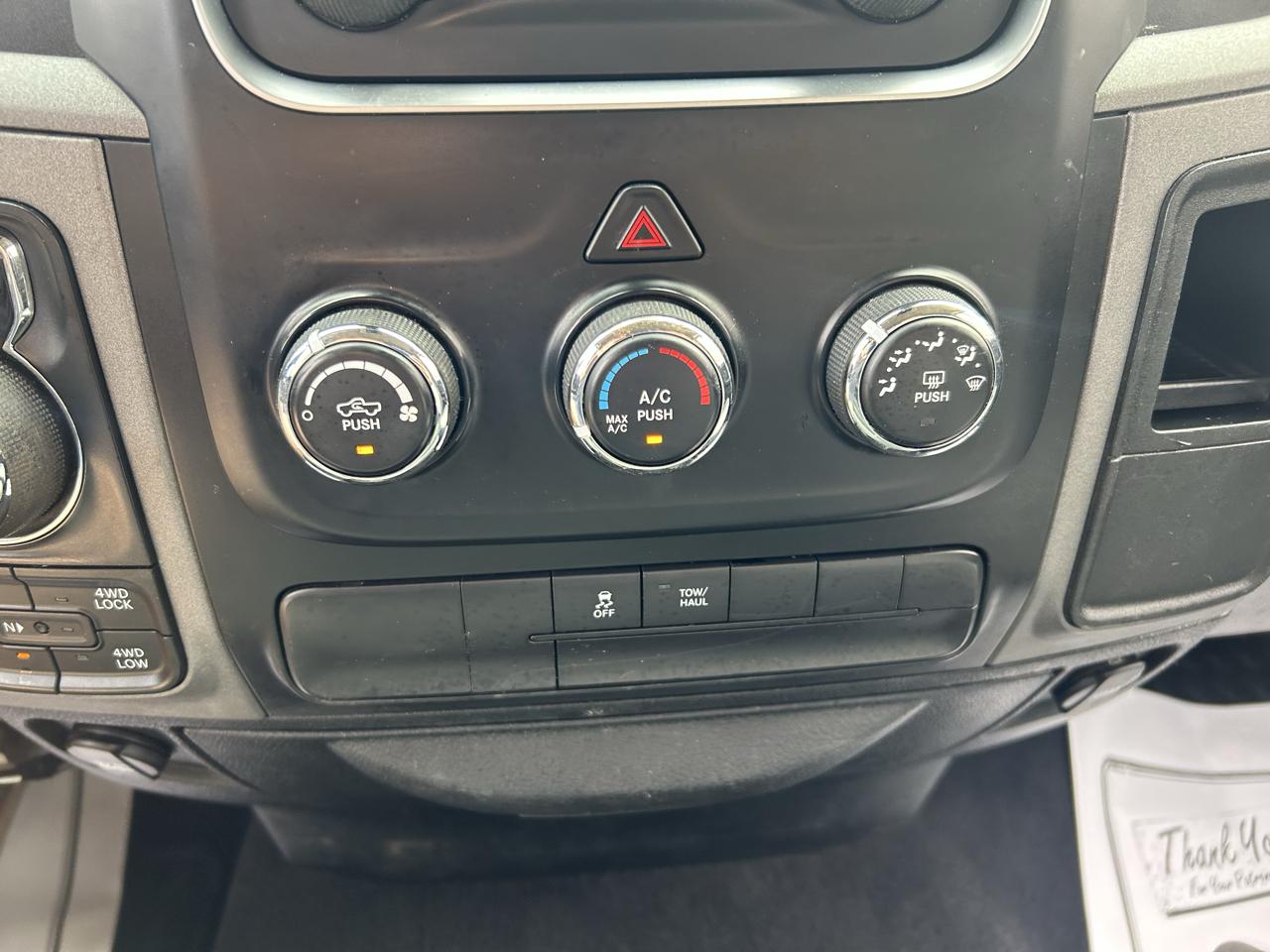 RAM 1500 4WD Quad Cab 140.5" ST 2017