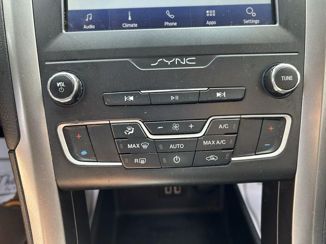 Ford Fusion SE FWD 2020