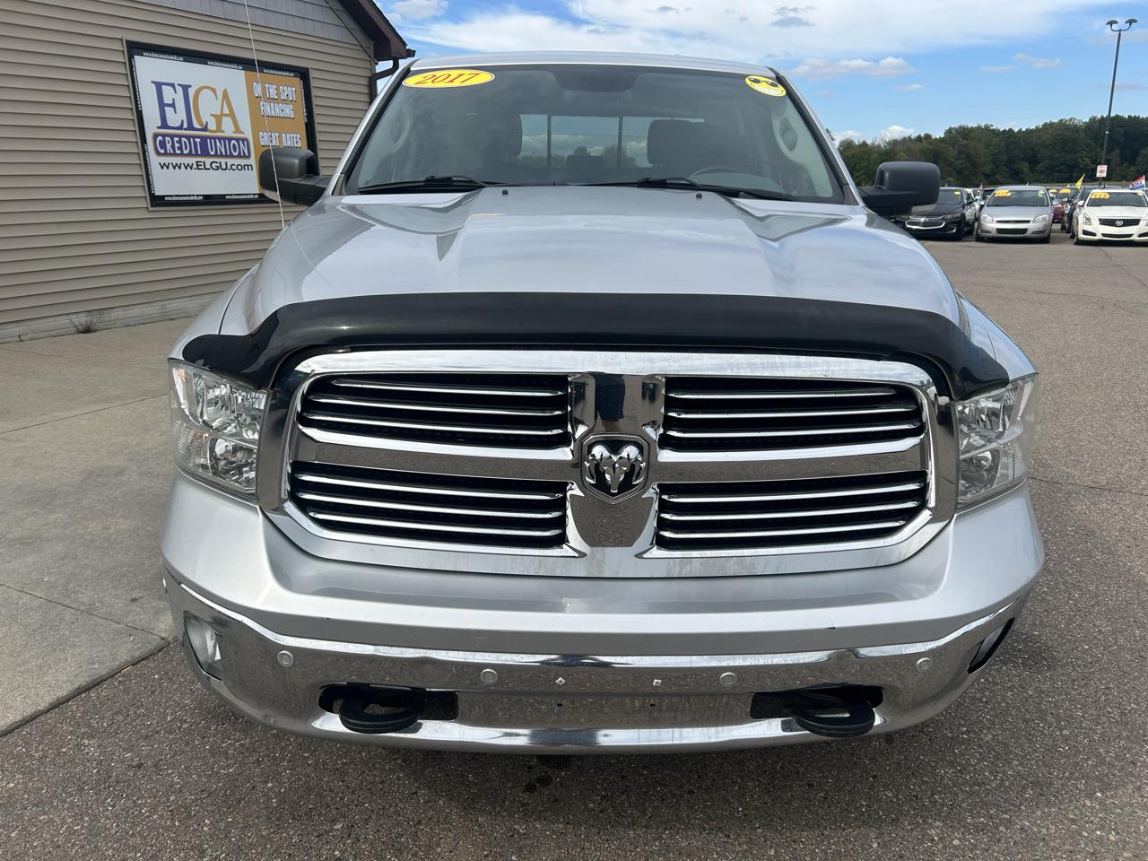 RAM 1500 Big Horn 4x4 Crew Cab 5'7" Box 2017