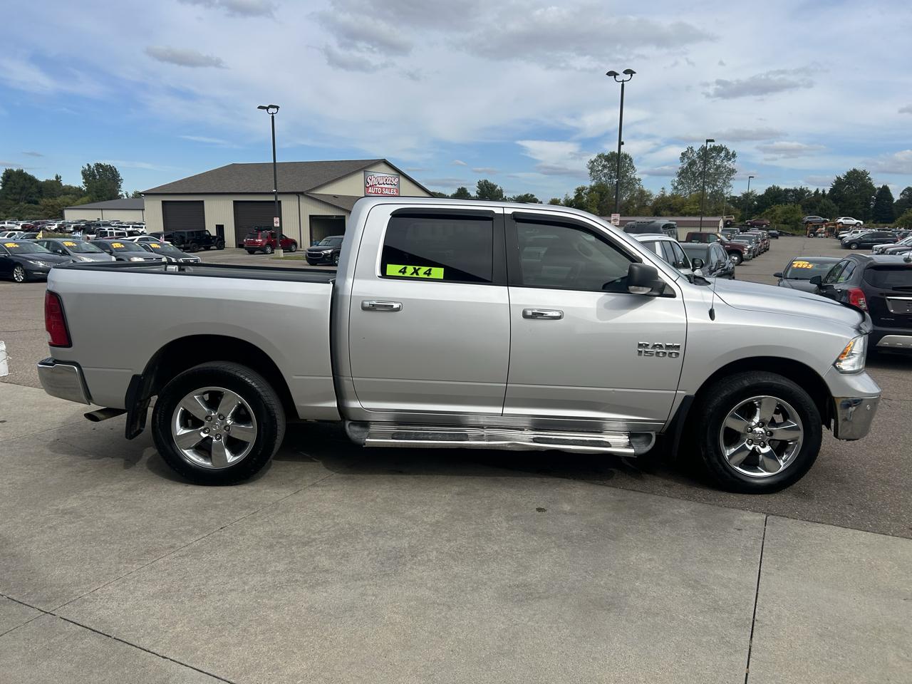RAM 1500 Big Horn 4x4 Crew Cab 5'7" Box 2017