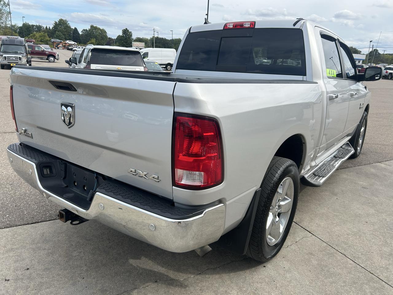 RAM 1500 Big Horn 4x4 Crew Cab 5'7" Box 2017