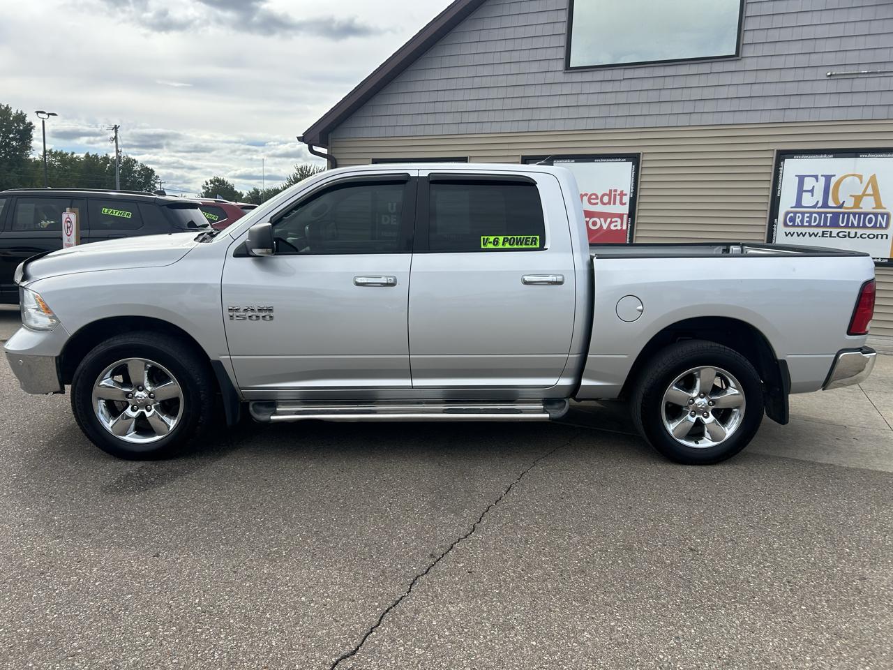RAM 1500 Big Horn 4x4 Crew Cab 5'7" Box 2017