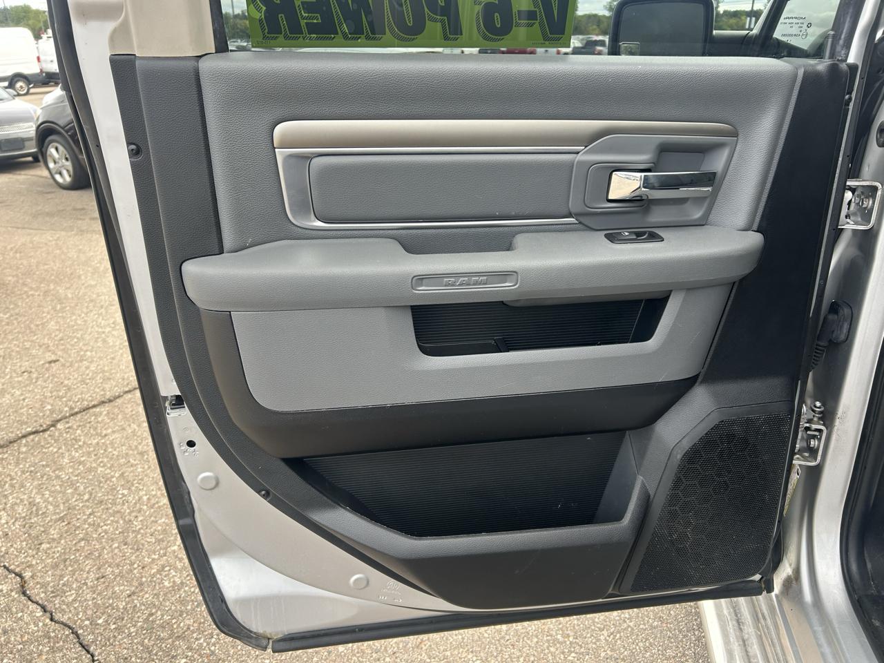 RAM 1500 Big Horn 4x4 Crew Cab 5'7" Box 2017