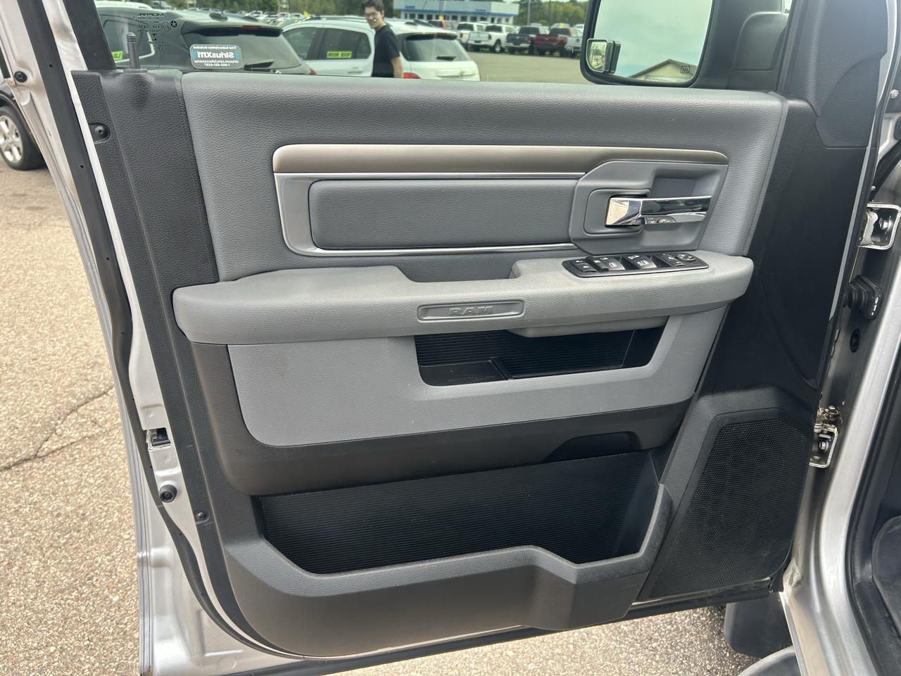 RAM 1500 Big Horn 4x4 Crew Cab 5'7" Box 2017