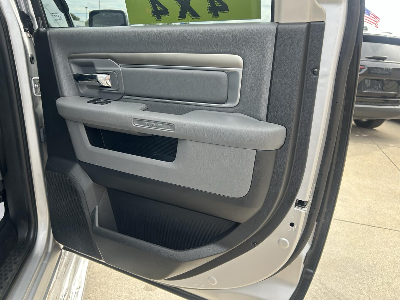 RAM 1500 Big Horn 4x4 Crew Cab 5'7" Box 2017