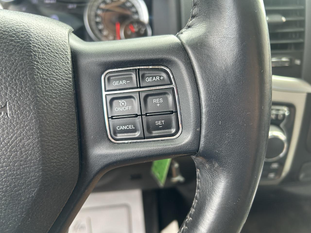 RAM 1500 Big Horn 4x4 Crew Cab 5'7" Box 2017