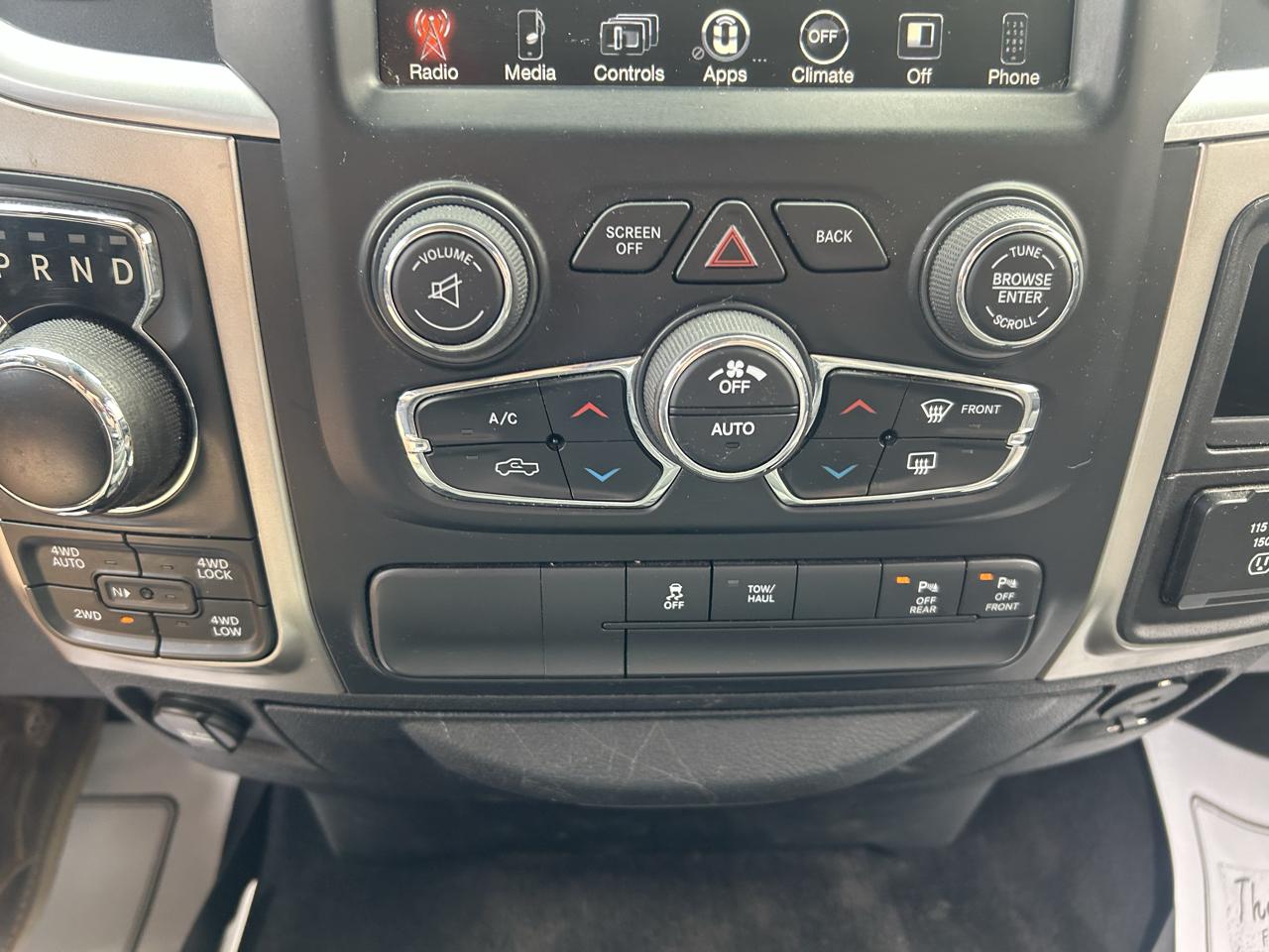RAM 1500 Big Horn 4x4 Crew Cab 5'7" Box 2017