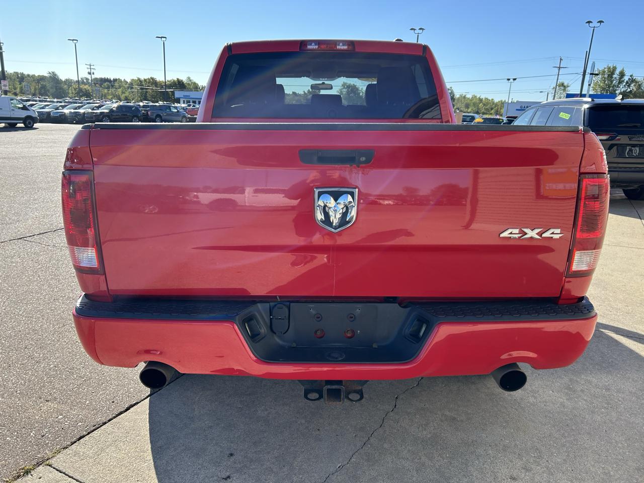 RAM 1500 4WD Crew Cab 140.5" Express 2012