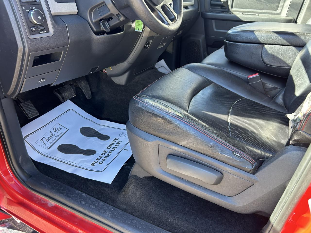 RAM 1500 4WD Crew Cab 140.5" Express 2012