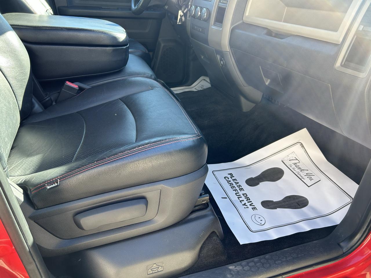 RAM 1500 4WD Crew Cab 140.5" Express 2012