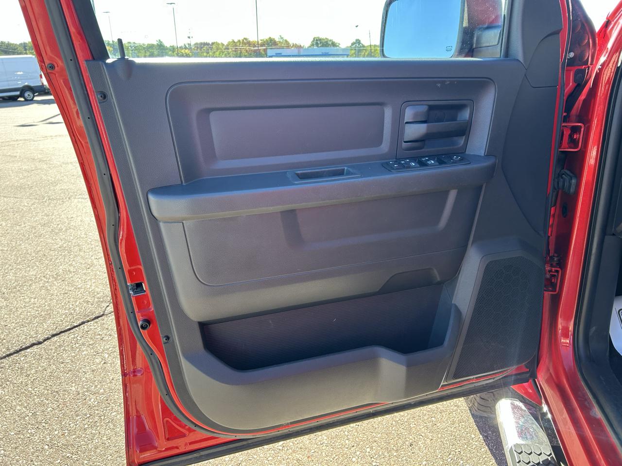 RAM 1500 4WD Crew Cab 140.5" Express 2012
