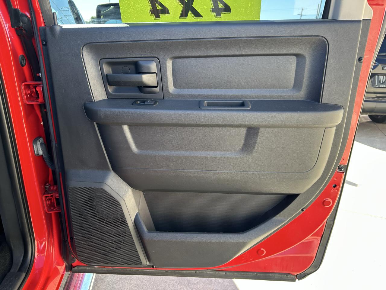 RAM 1500 4WD Crew Cab 140.5" Express 2012