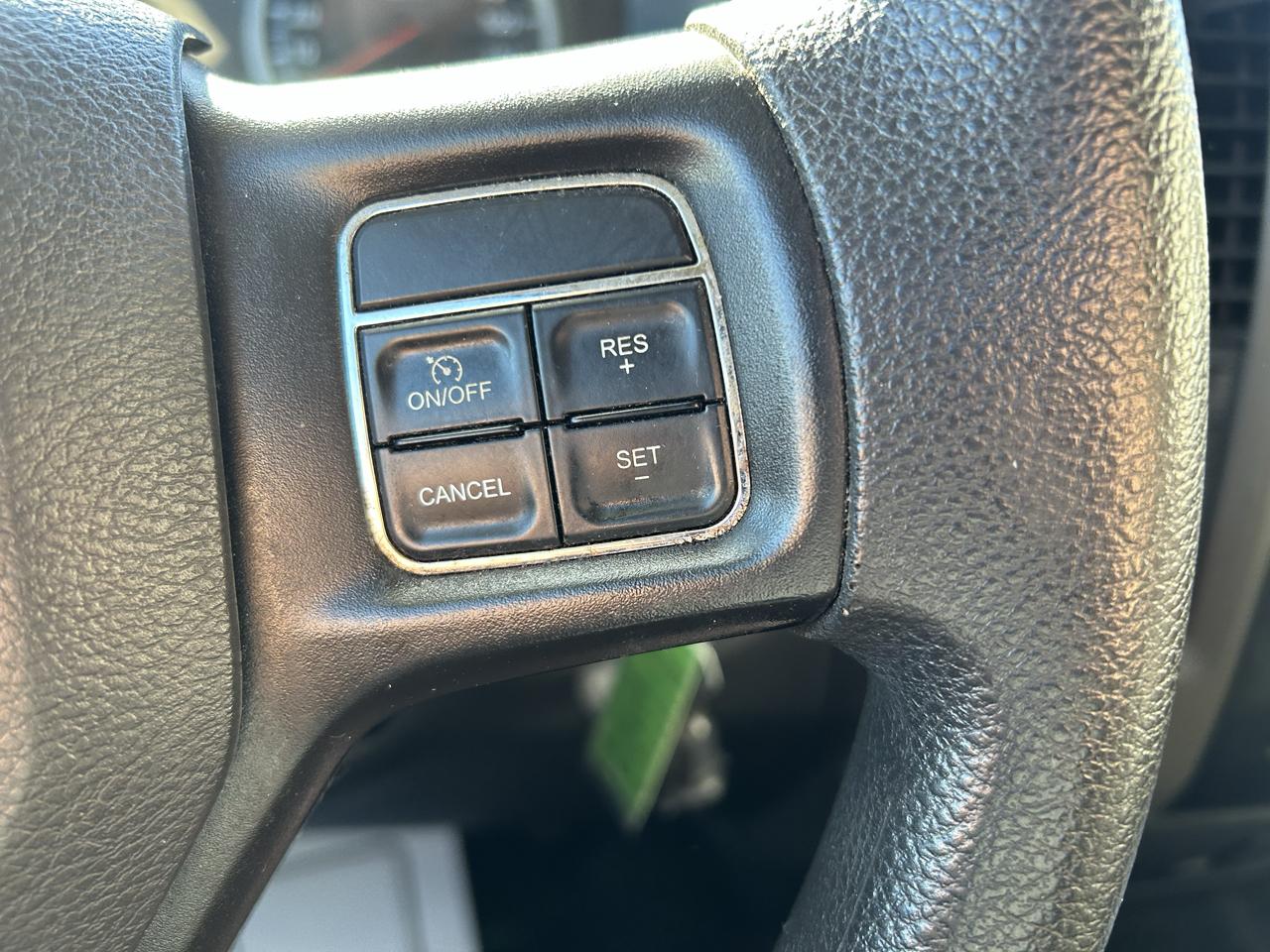 RAM 1500 4WD Crew Cab 140.5" Express 2012