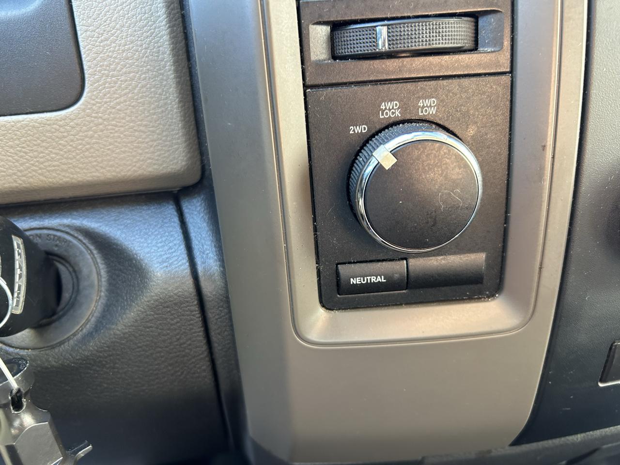 RAM 1500 4WD Crew Cab 140.5" Express 2012