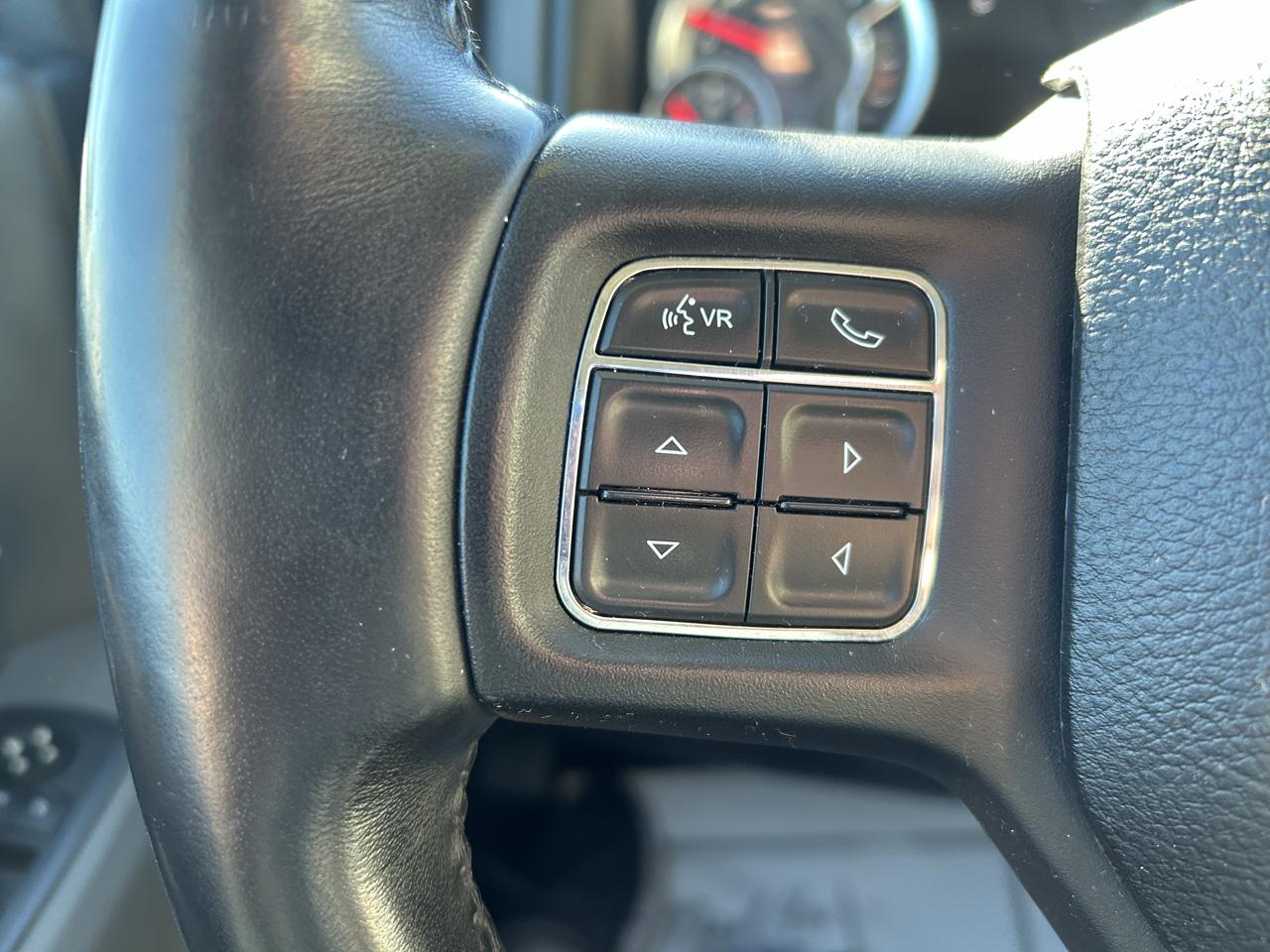RAM 1500 Big Horn 4x4 Crew Cab 5'7" Box 2017