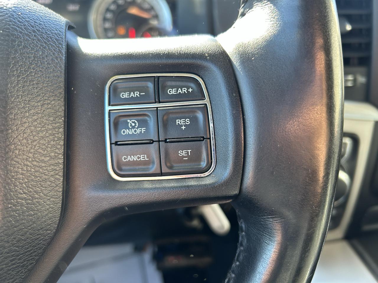 RAM 1500 Big Horn 4x4 Crew Cab 5'7" Box 2017