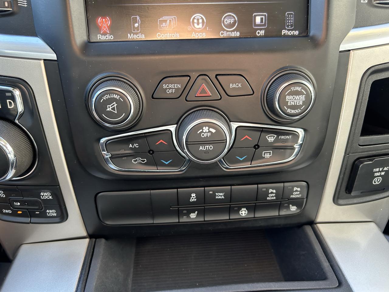 RAM 1500 Big Horn 4x4 Crew Cab 5'7" Box 2017
