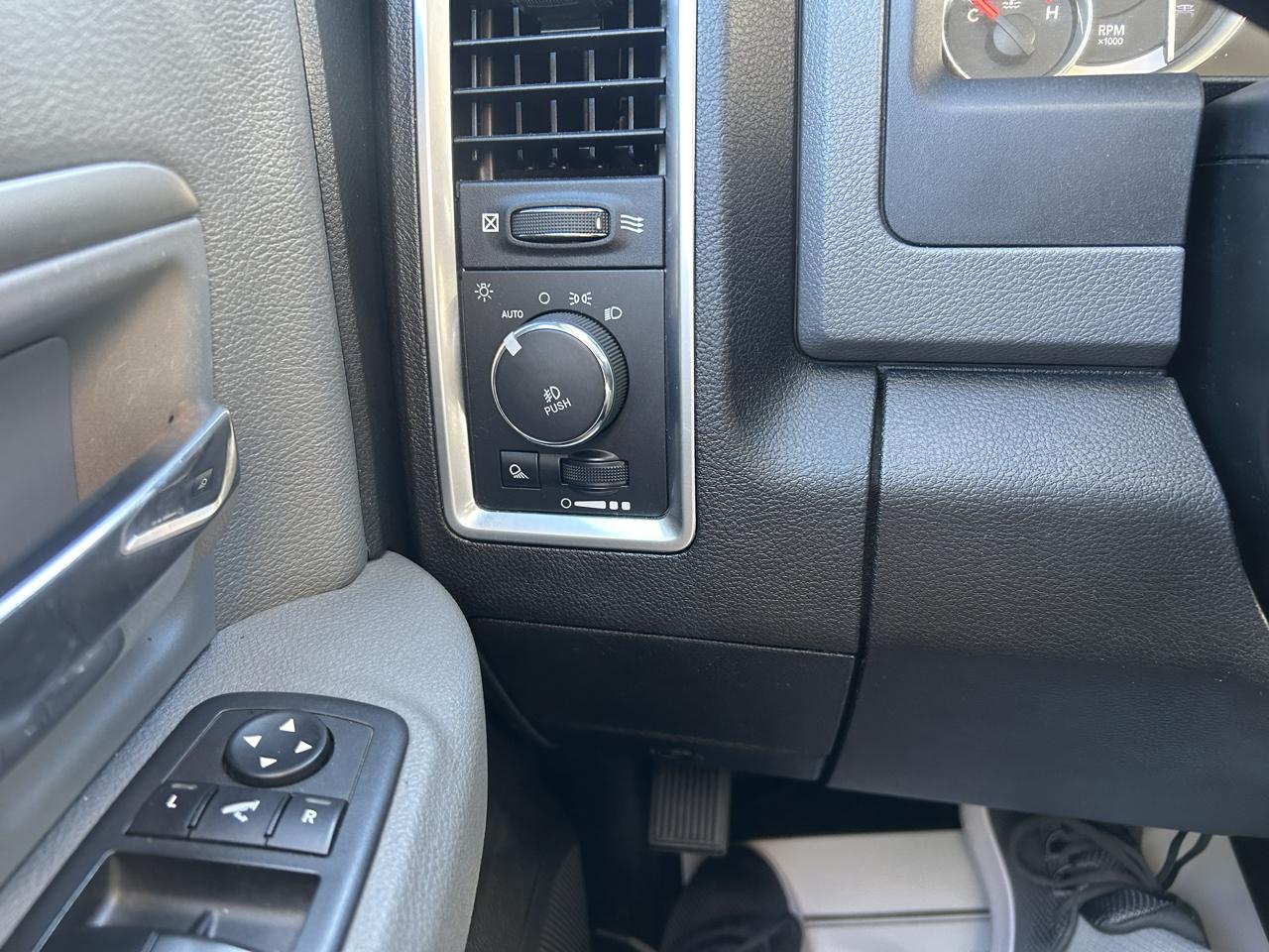 RAM 1500 Big Horn 4x4 Crew Cab 5'7" Box 2017