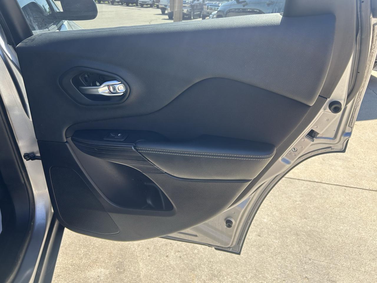 Jeep Cherokee FWD 4dr Sport 2014