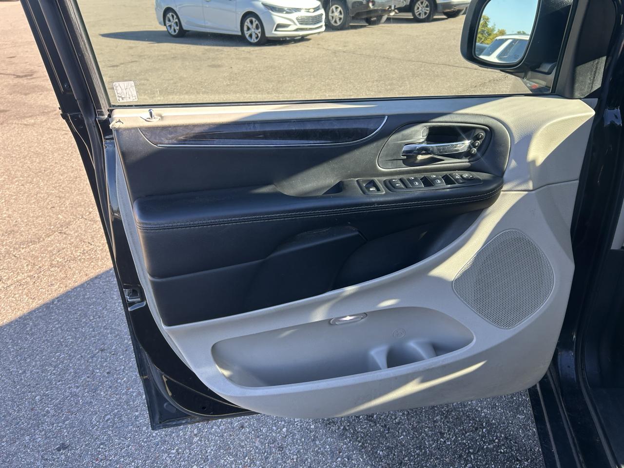 Chrysler Town & Country 4dr Wgn Limited Platinum 2015