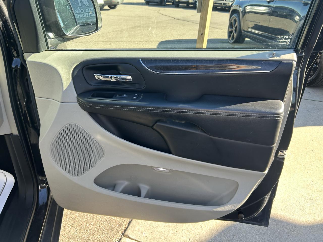 Chrysler Town & Country 4dr Wgn Limited Platinum 2015