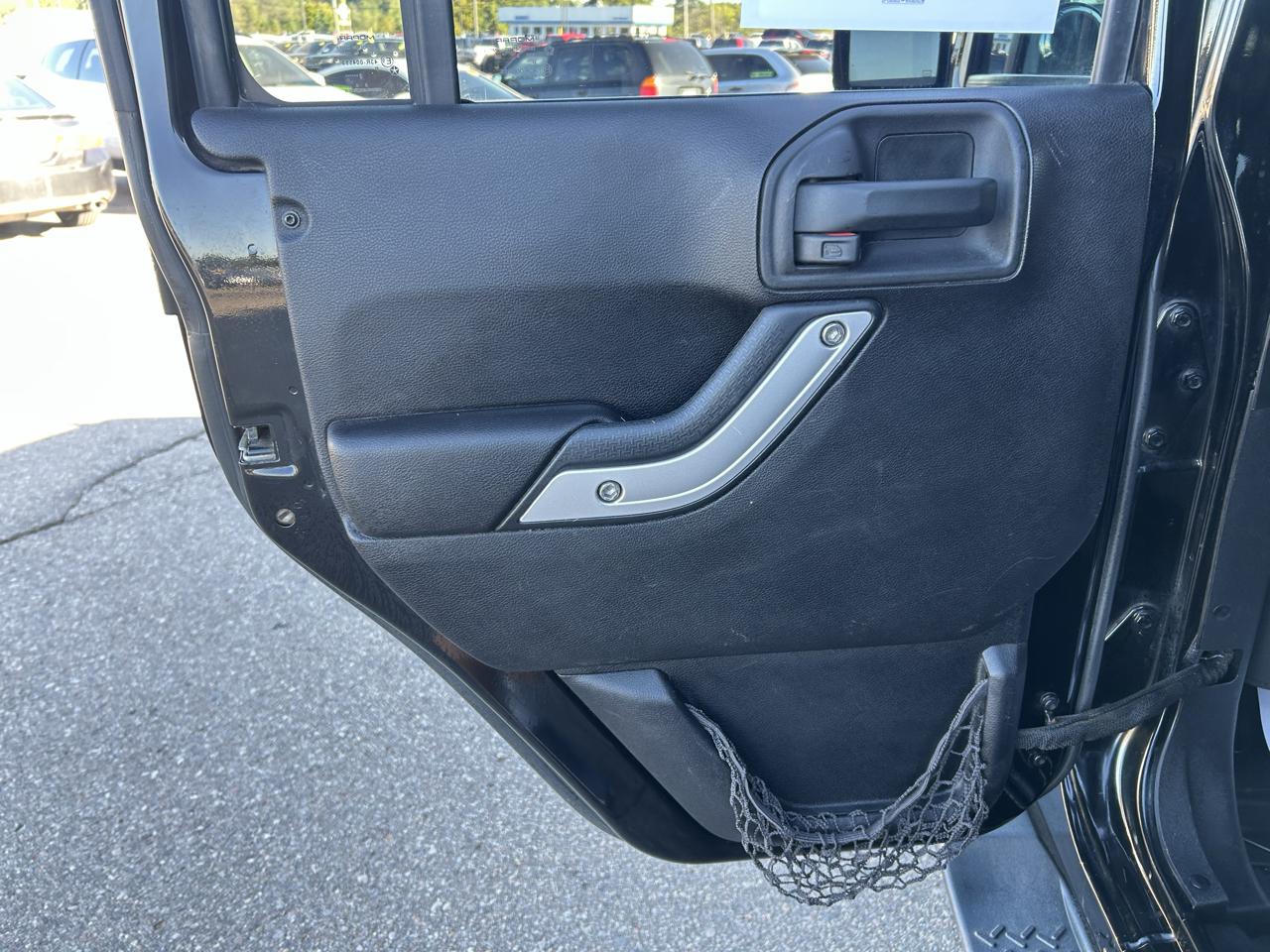Jeep Wrangler Unlimited 4WD 4dr Sahara 2014