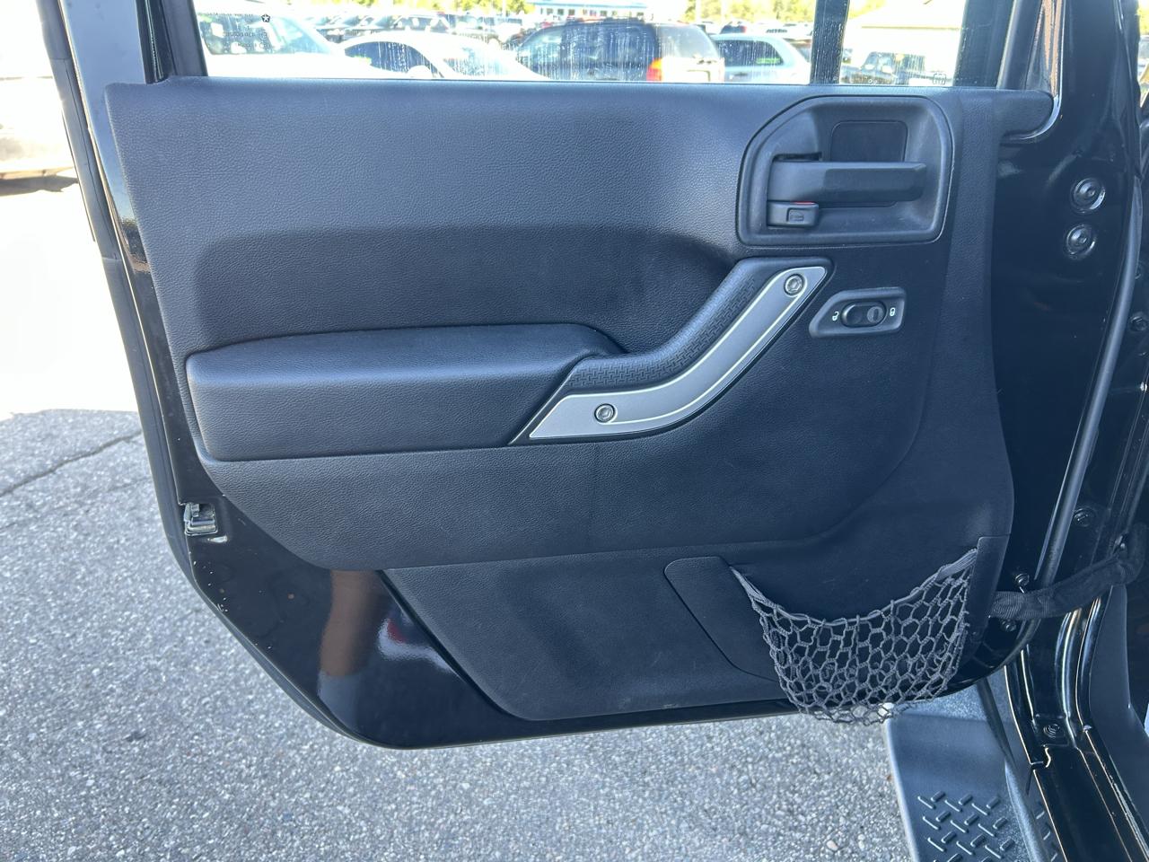 Jeep Wrangler Unlimited 4WD 4dr Sahara 2014
