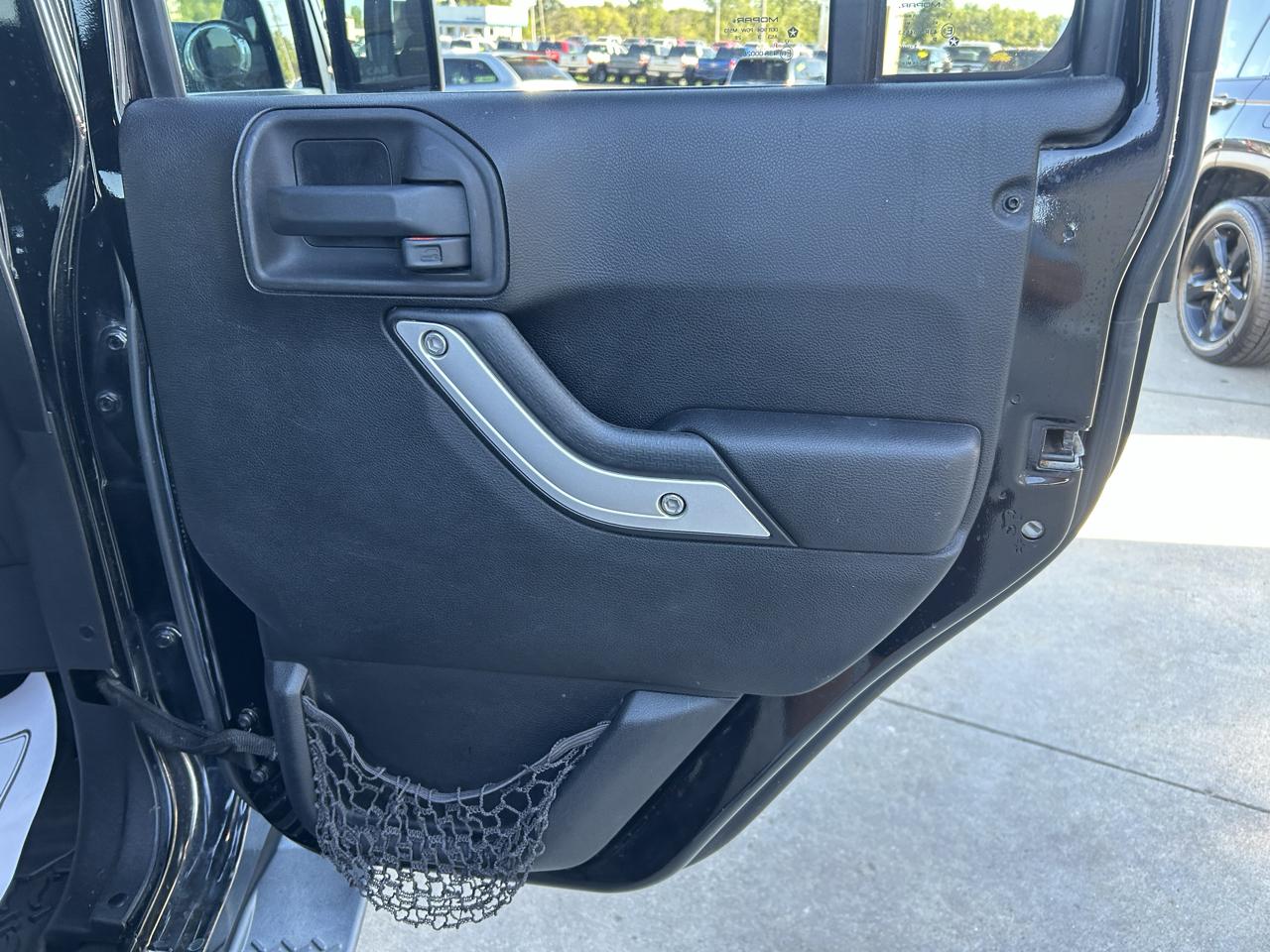 Jeep Wrangler Unlimited 4WD 4dr Sahara 2014