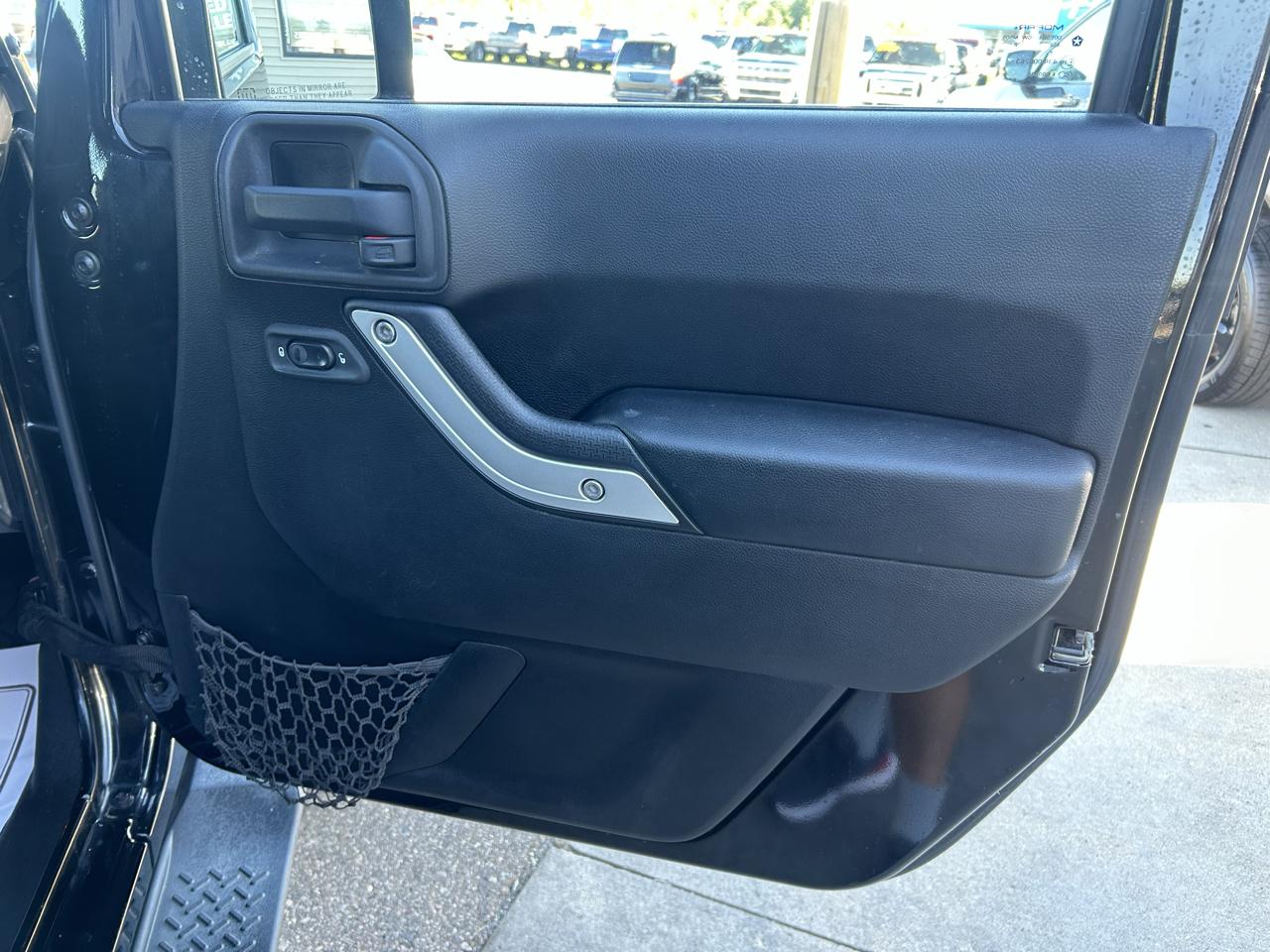 Jeep Wrangler Unlimited 4WD 4dr Sahara 2014