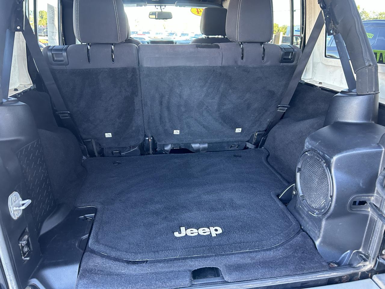 Jeep Wrangler Unlimited 4WD 4dr Sahara 2014