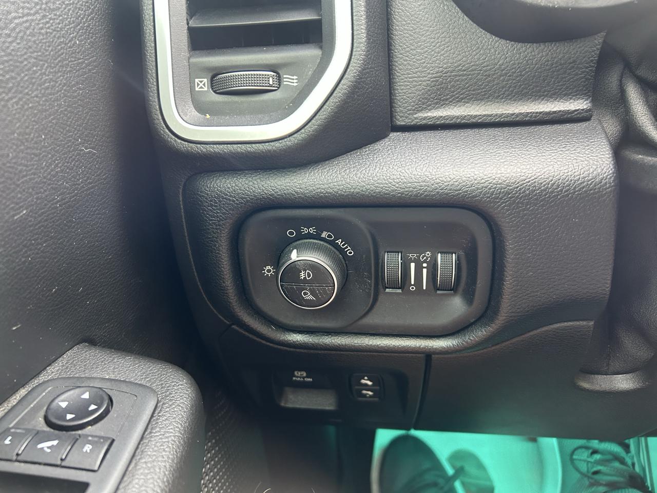 RAM 1500 Big Horn/Lone Star 4x4 Crew Cab 5'7" Box 2019