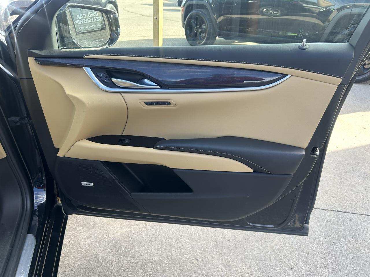 Cadillac XTS 4dr Sdn Luxury AWD 2014