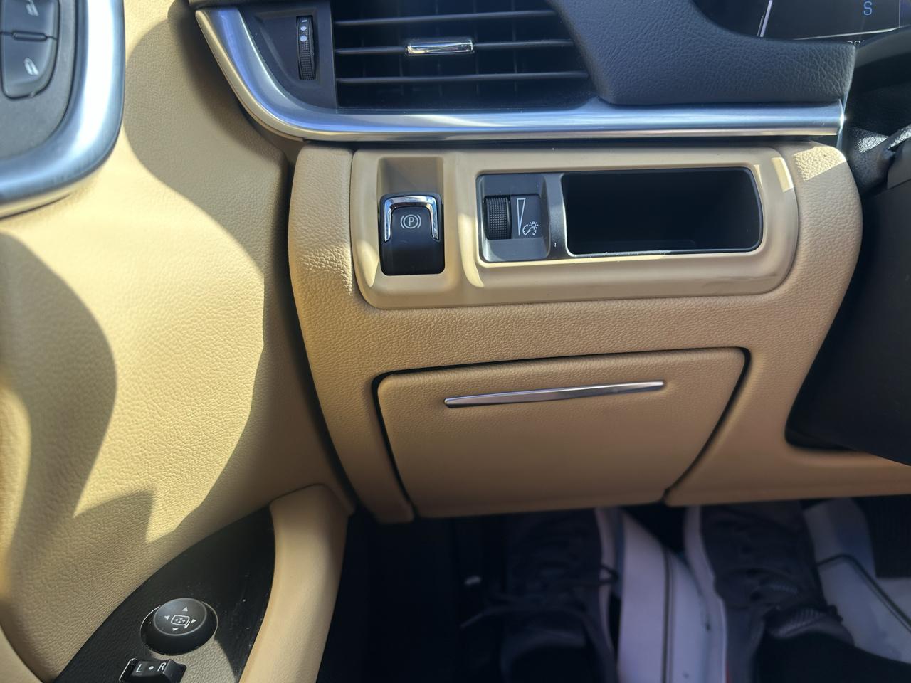 Cadillac XTS 4dr Sdn Luxury AWD 2014