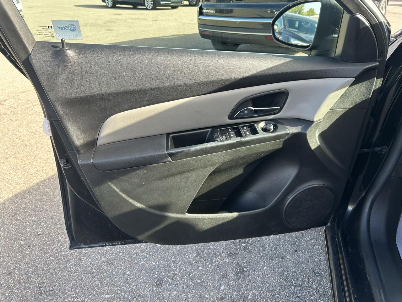 Chevrolet Cruze 4dr Sdn LS 2012