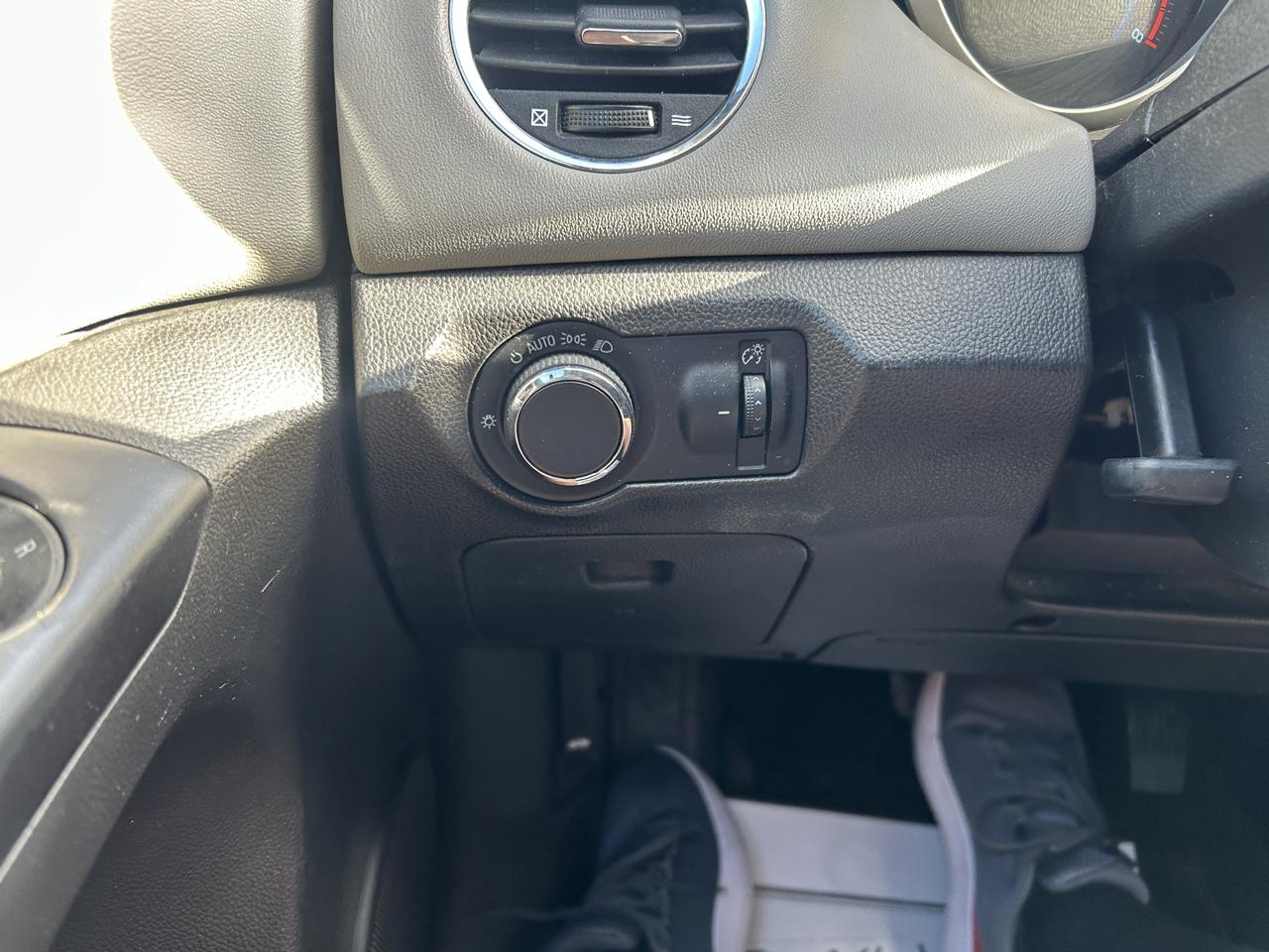 Chevrolet Cruze 4dr Sdn LS 2012