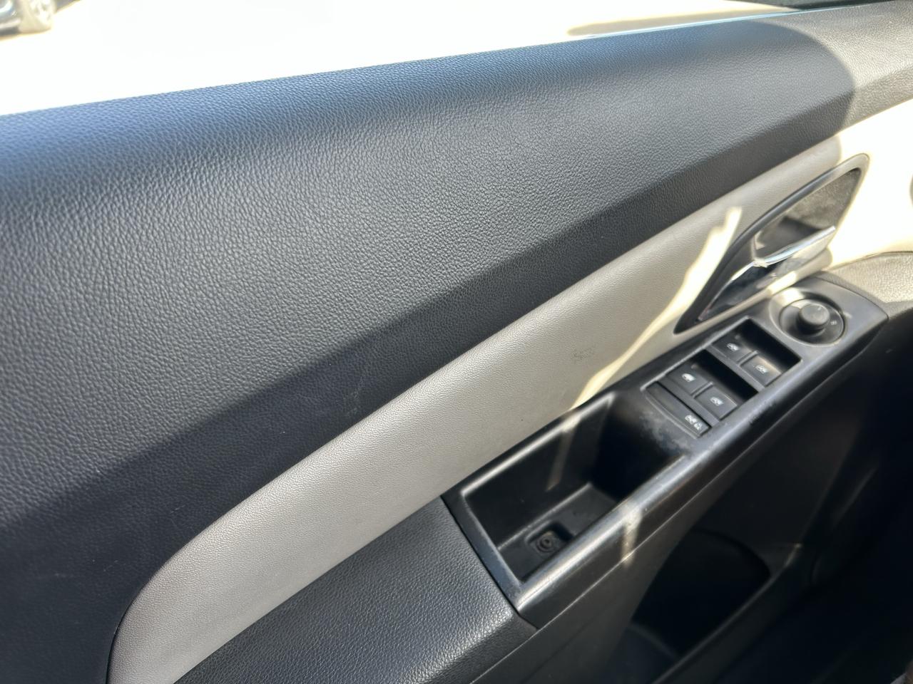 Chevrolet Cruze 4dr Sdn LS 2012