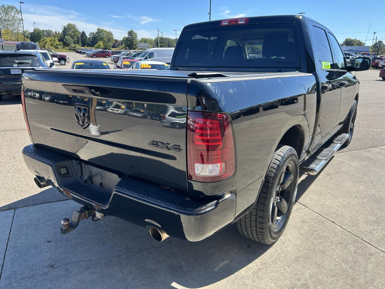 RAM 1500 4WD Crew Cab 140.5" Express 2014