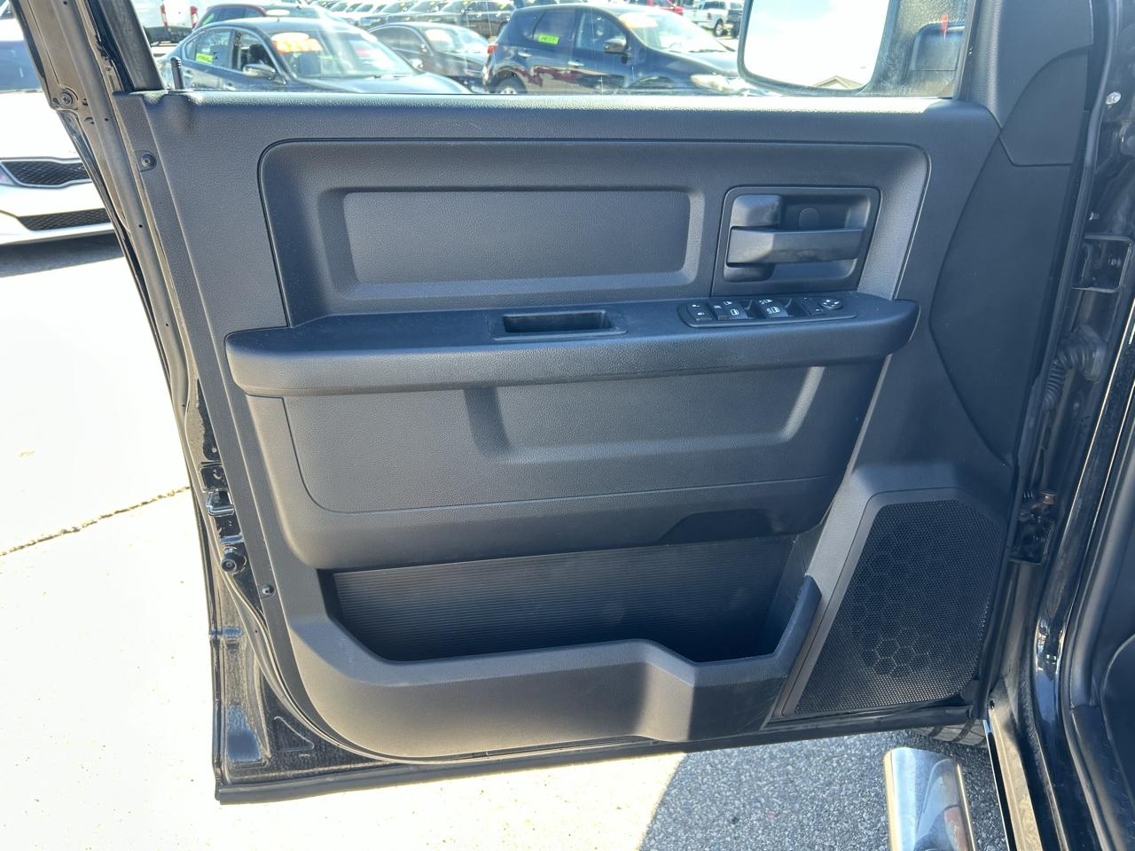 RAM 1500 4WD Crew Cab 140.5" Express 2014