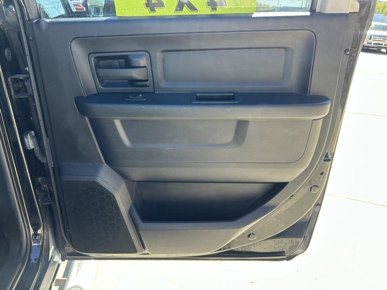 RAM 1500 4WD Crew Cab 140.5" Express 2014