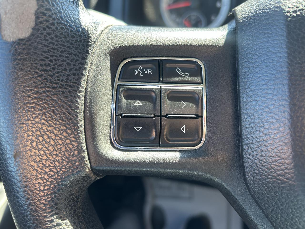 RAM 1500 4WD Crew Cab 140.5" Express 2014
